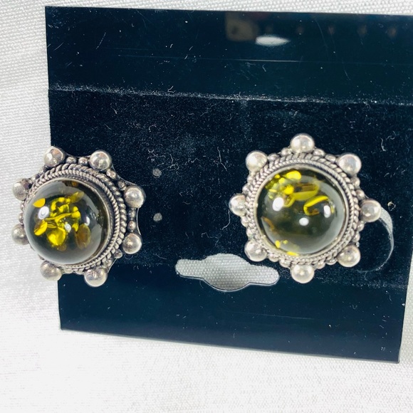 Green Amber cabochon button post earrings - Picture 7 of 7